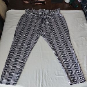 Shein Curvy Black and White Plaid Stretch Pants